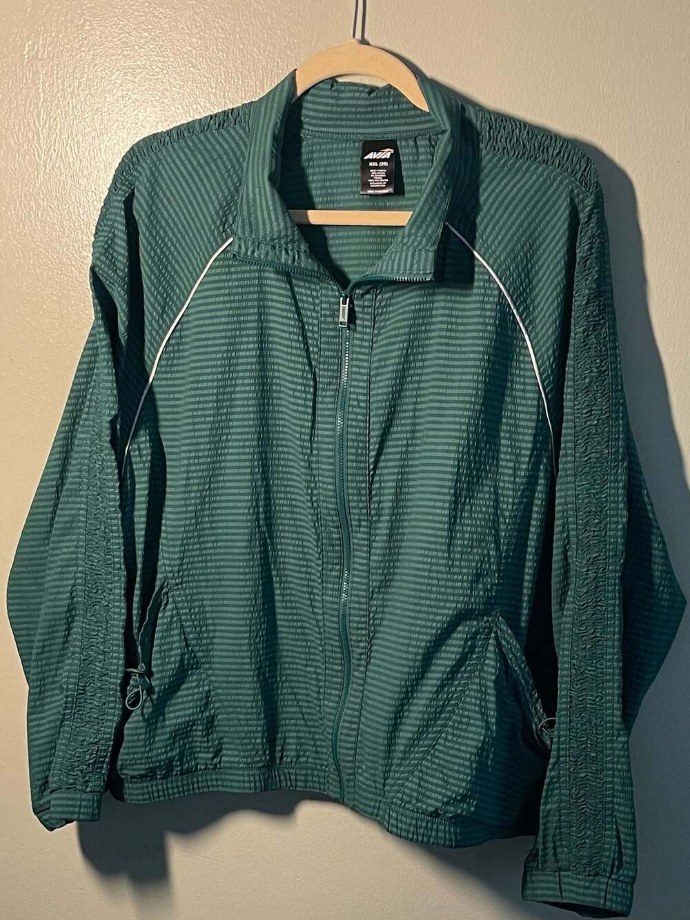 Green Seersucker Activewear Jacket, pin-tucked feminine sleeves, Sz. 2x‎